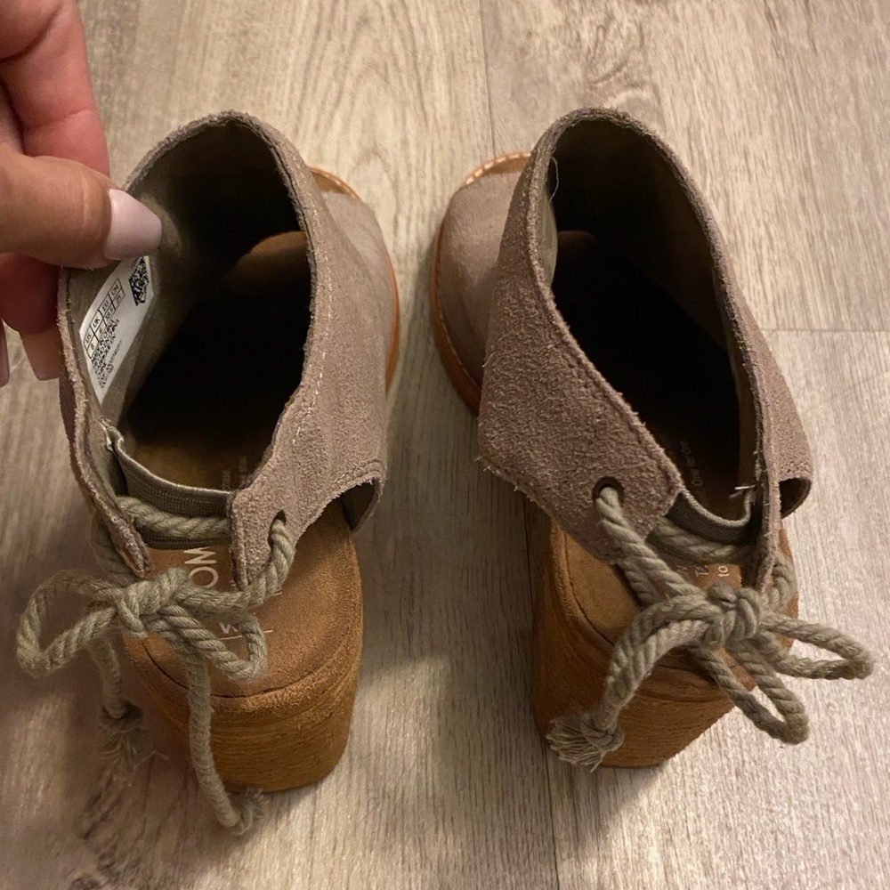 Toms Tan Elba Booties Peep Toe Suede Tassles Taupe Chunky Block Heel Mules | 8 - Picture 10 of 16